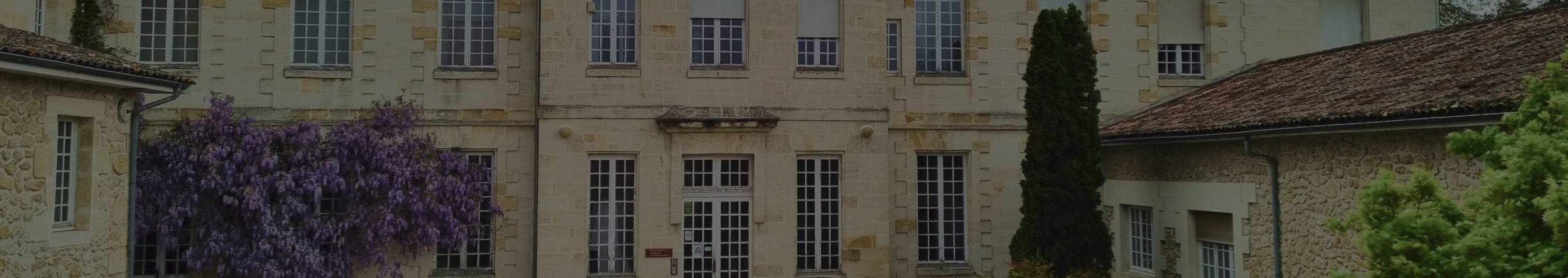 Façade avec de la Glycine