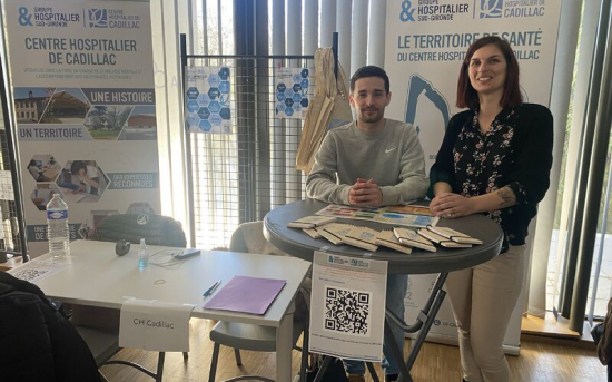 Stand du CH de Cadillac avec 2 intervenants de la DRH pour la quinzaine de l'emploi public en Nouvelle Aquitaine à Bordeaux les 18 et 19 mars 2025