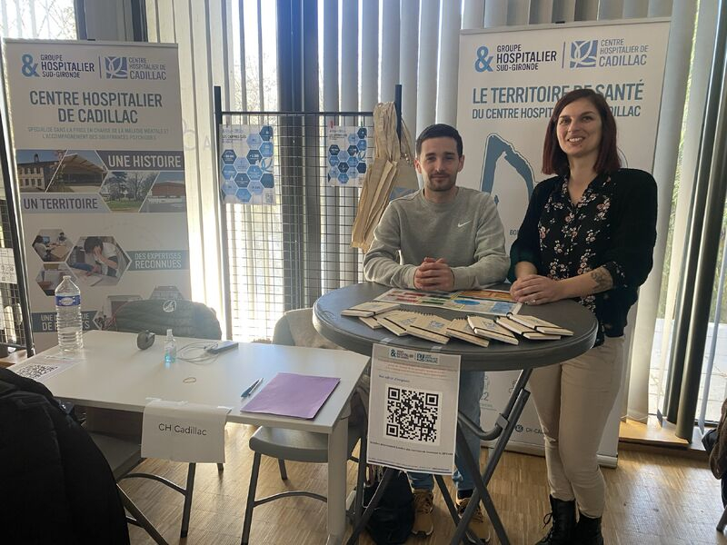 Stand du CH de Cadillac avec 2 intervenants de la DRH pour la quinzaine de l'emploi public en Nouvelle Aquitaine à Bordeaux les 18 et 19 mars 2025