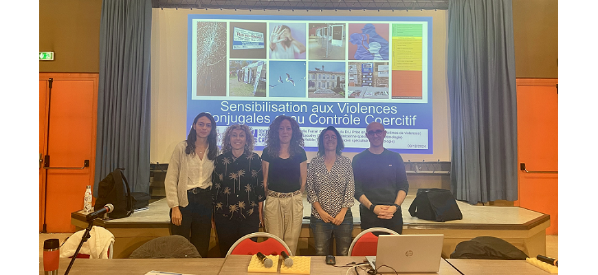 Equipe du SAAVIF devant la projection du document d'information en salle de conférence du CH de Cadillac